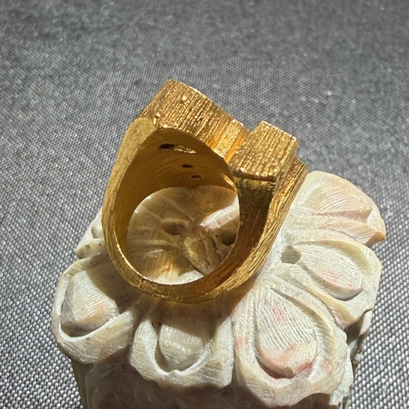 Iconic 1969 Robert Indiana Gold-Tone Love Sculptural Pop Art Ring Size 4.25 (1) - Picture 3 of 8